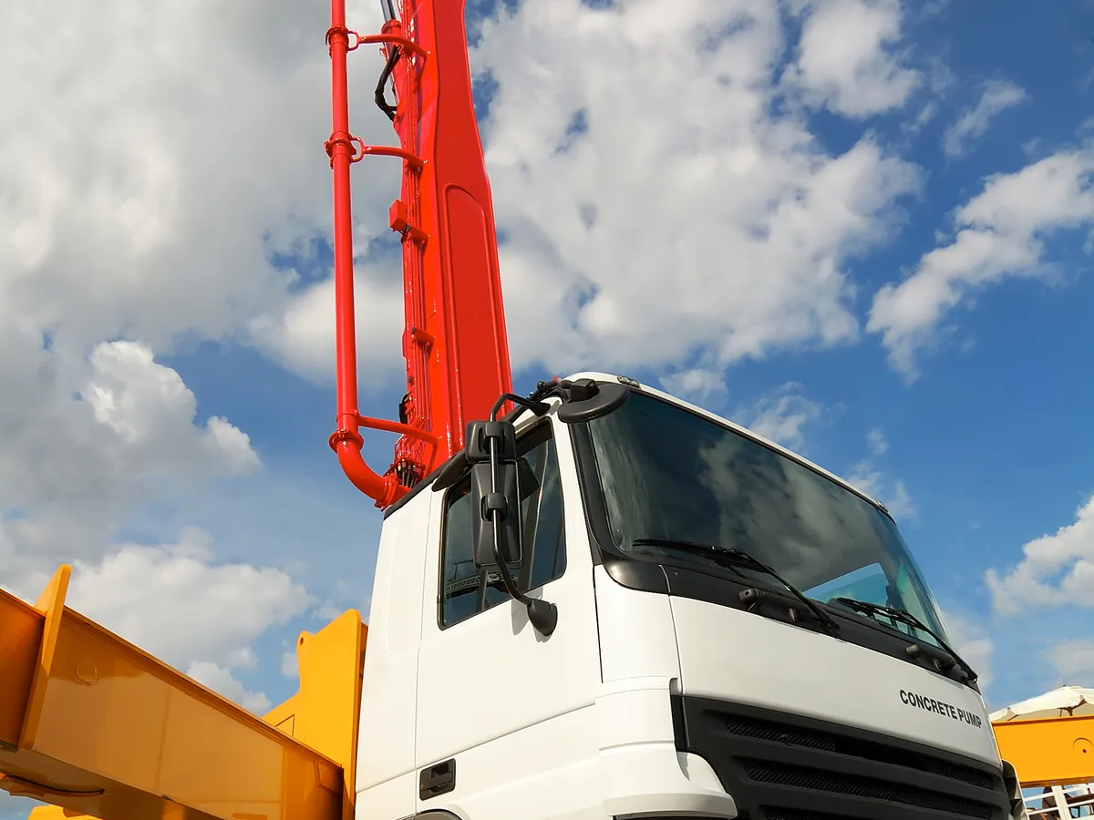 Camion à plateau pour transport au Cap d'Antibes